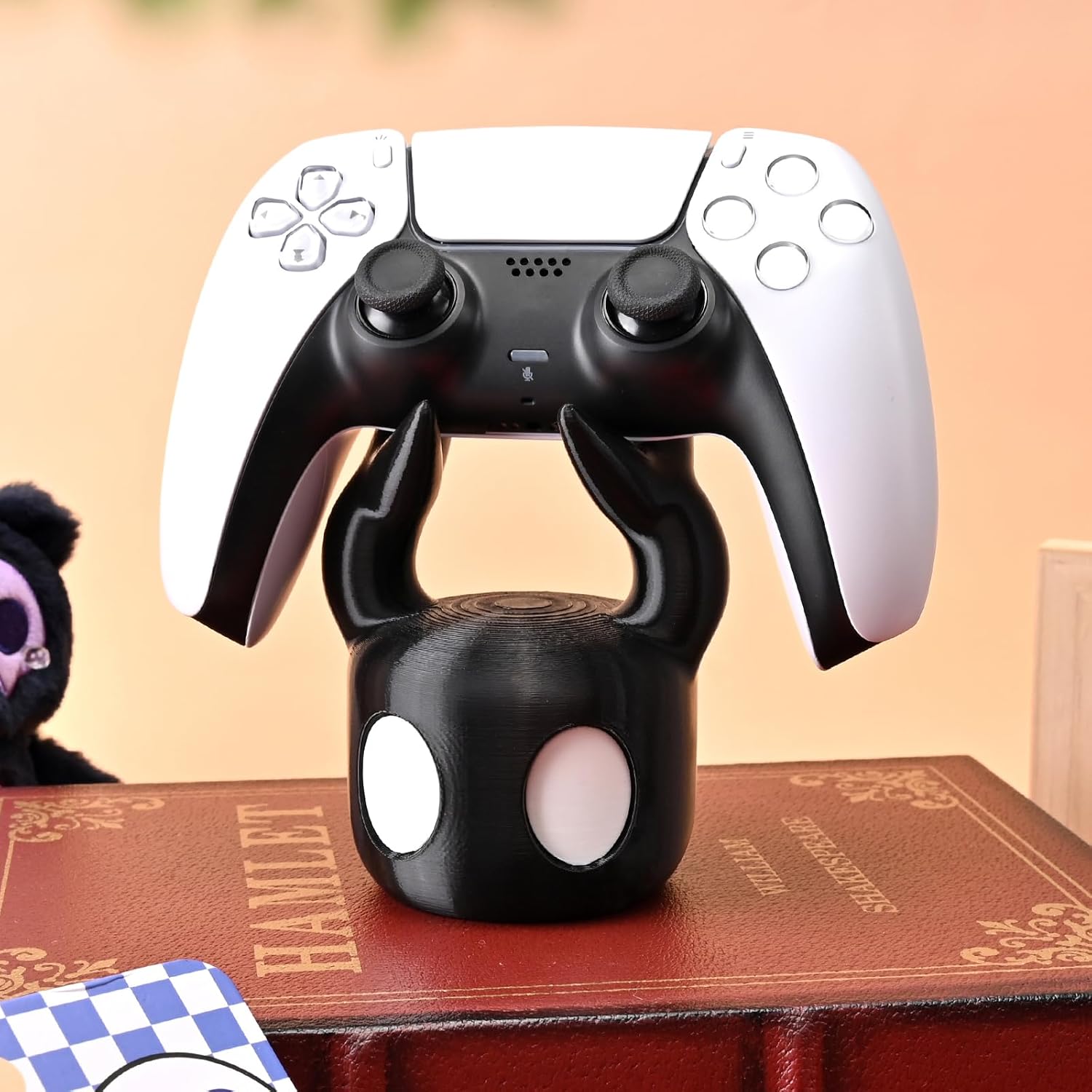 حامل تحكم ألعاب بتصميم شبح كرت - مراجعة Gaming Console Free وسعره