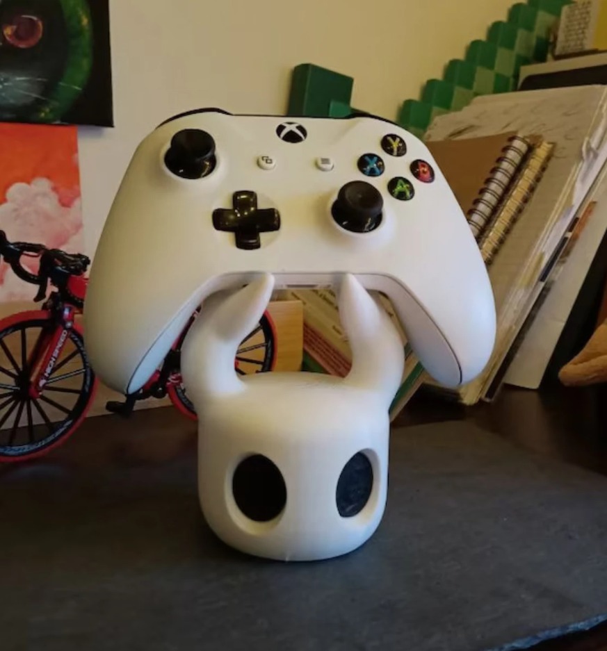 حامل تحكم ألعاب بتصميم شبح كرت - مراجعة Gaming Console Free وسعره