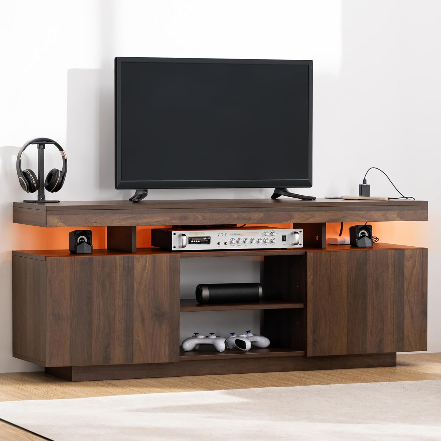 حامل تلفزيون LED مع منافذ طاقة - مراجعة Gaming Console Room وسعره